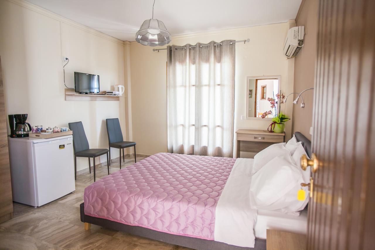 Orelia Pension Tolón Esterno foto