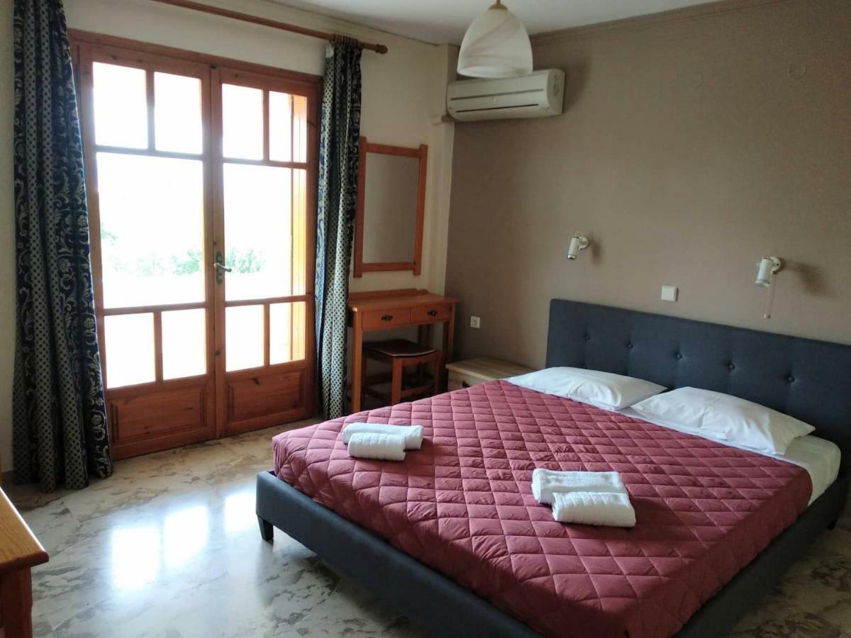 Orelia Pension Tolón Esterno foto