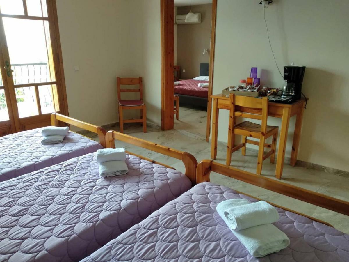 Orelia Pension Tolón Esterno foto