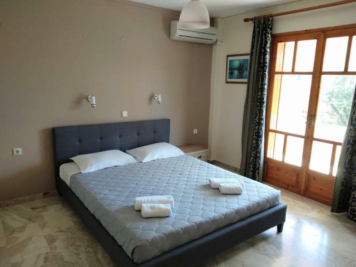Orelia Pension Tolón Esterno foto