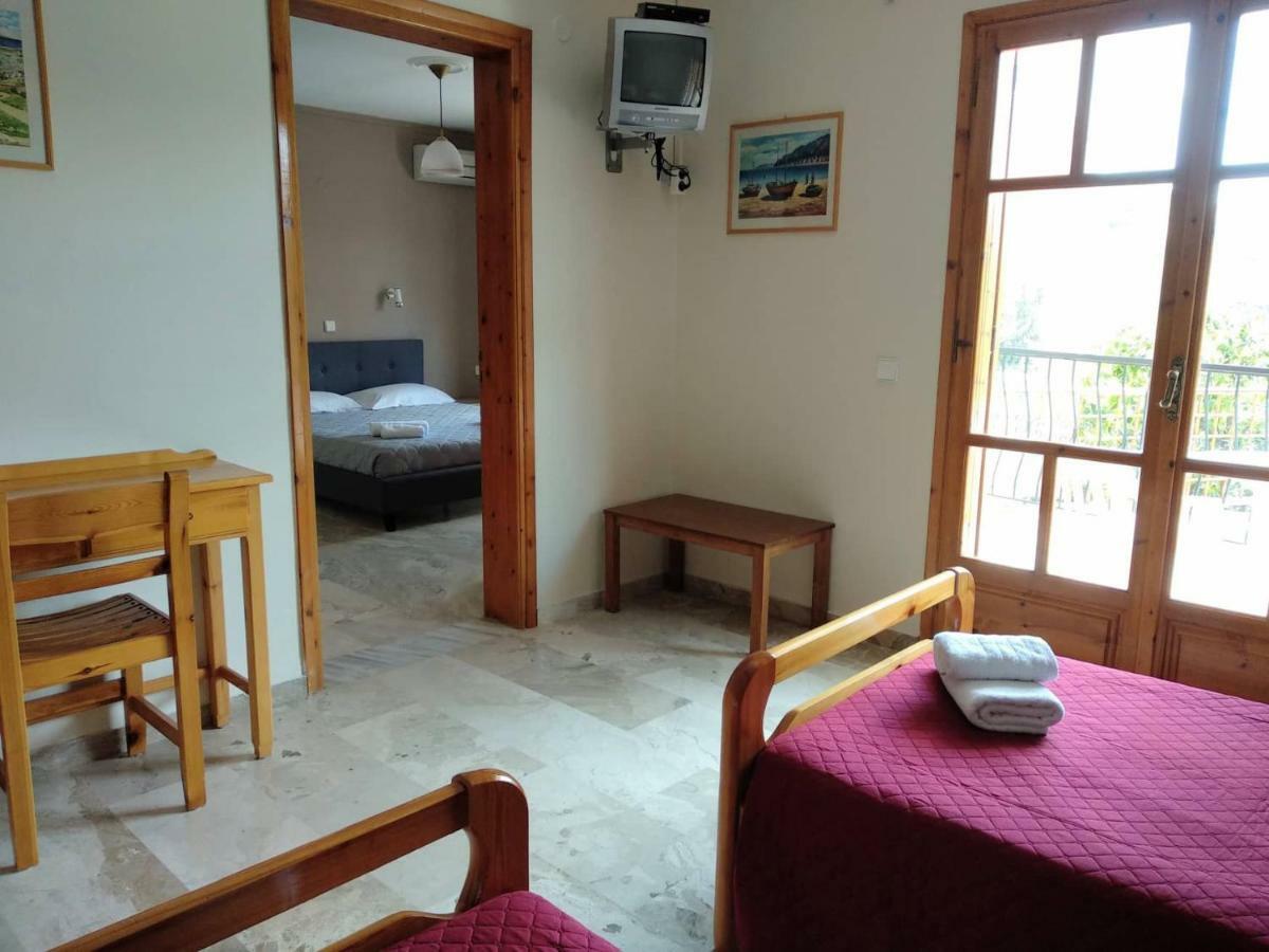 Orelia Pension Tolón Esterno foto