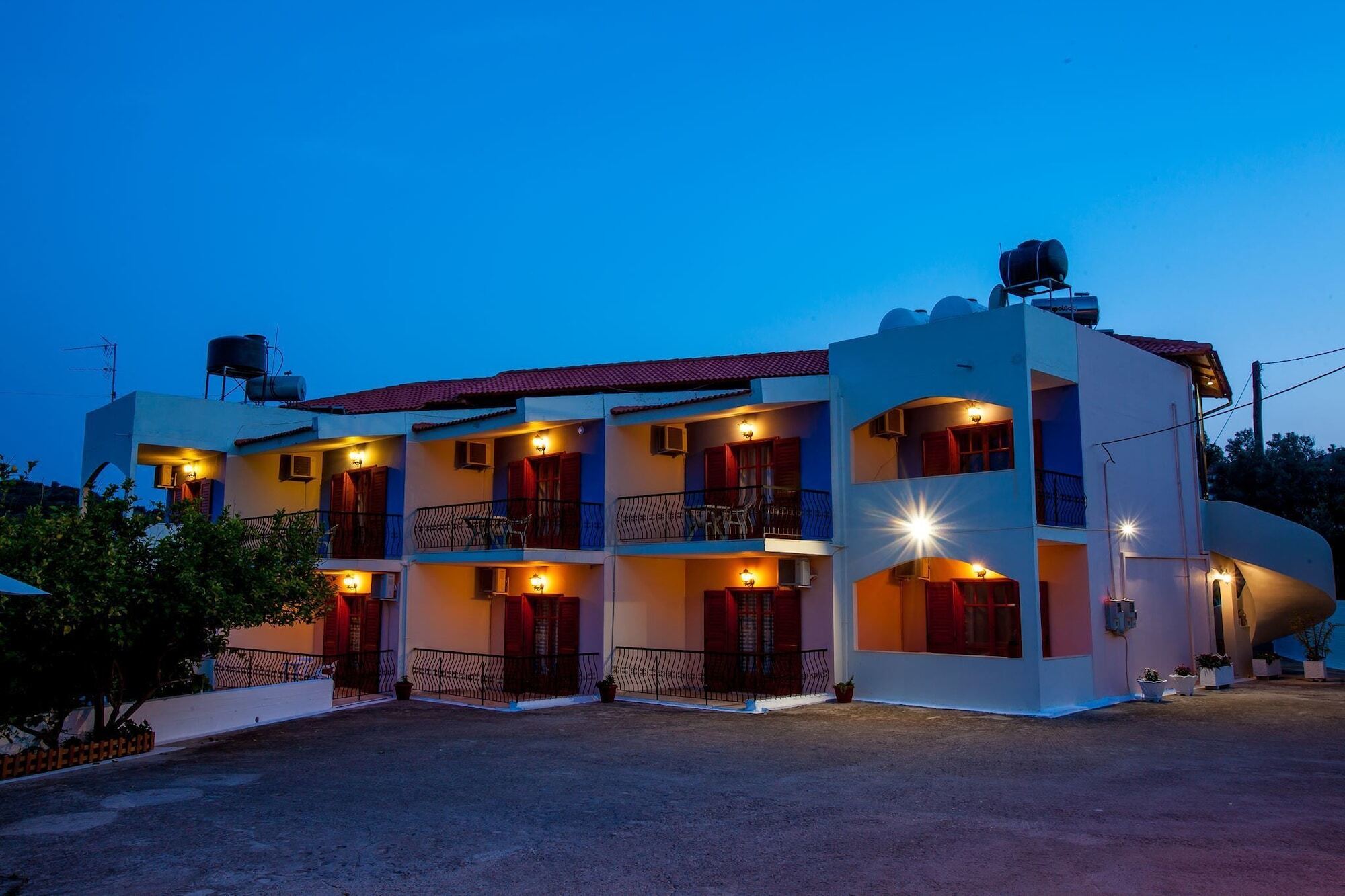 Orelia Pension Tolón Esterno foto